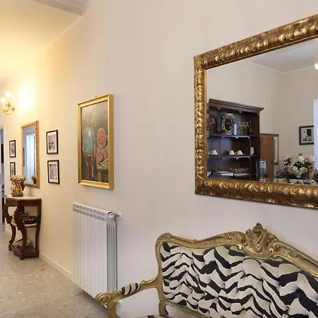 Porta Di Mezzo Luxury & Guest house 2*