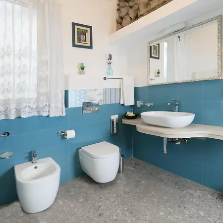 Porta Di Mezzo Luxury & Pensión 2*