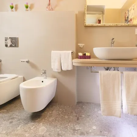 Porta Di Mezzo Luxury 2*