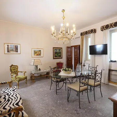 Porta Di Mezzo Luxury 2*